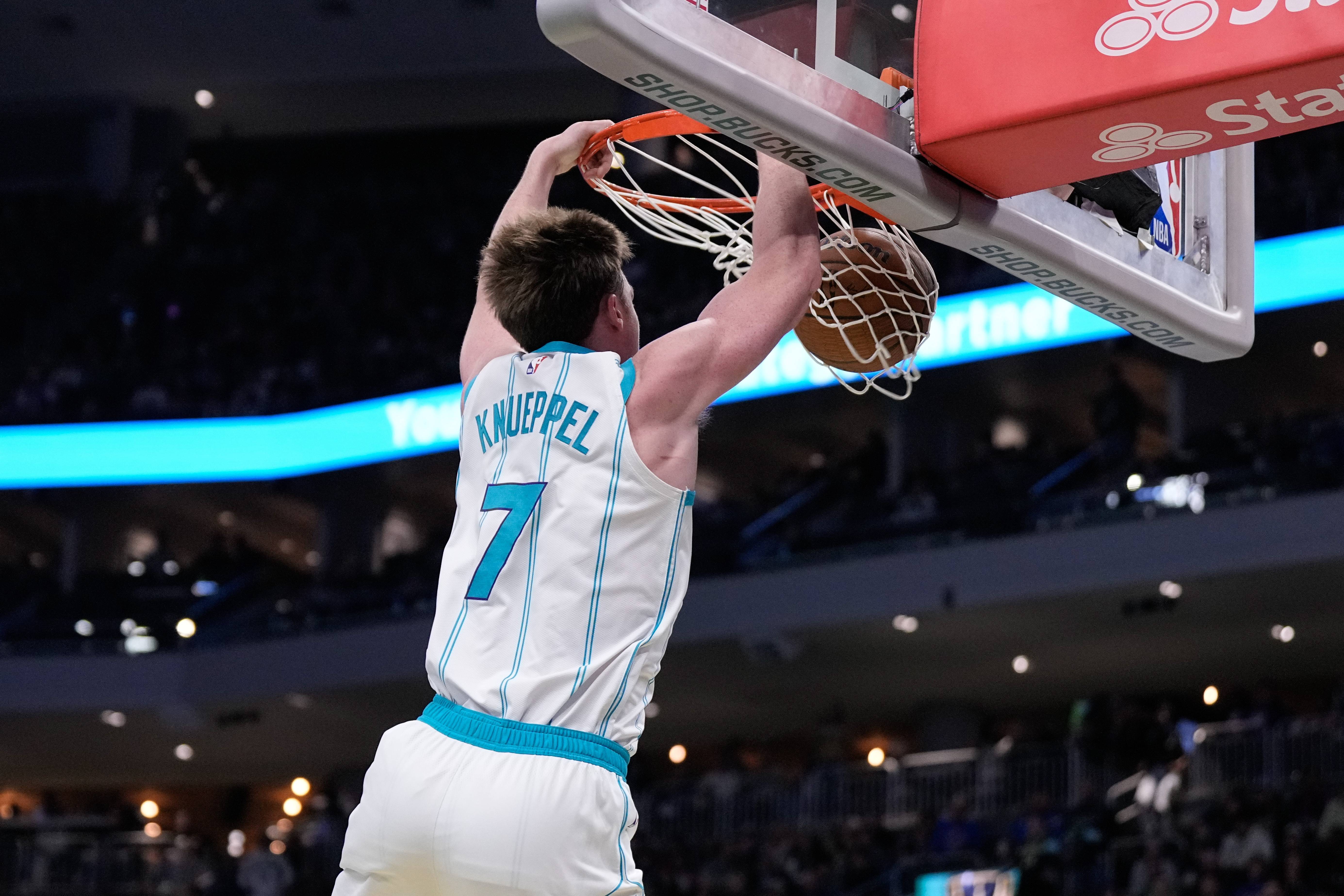 关于这也行？哈登巅峰对决今夜夏洛特黄蜂调整名单以备荷甲，切尔西围绕NBA季后赛内部沟通的信息