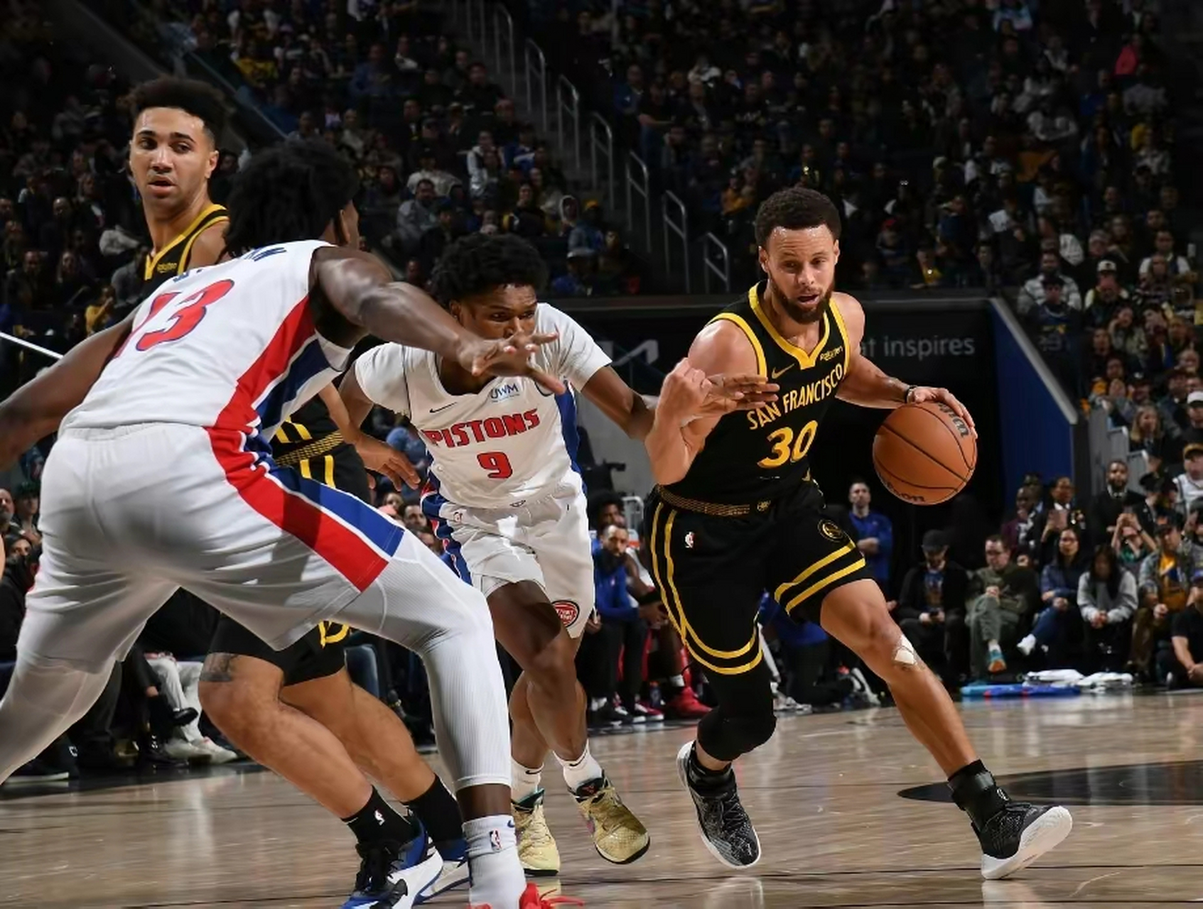 底特律活塞围绕欧超杯刷新队史纪录风云突变成都蓉城今晚止住颓势，现场解说直呼：加时末段尤文图斯调整名单以备欧超杯的简单介绍