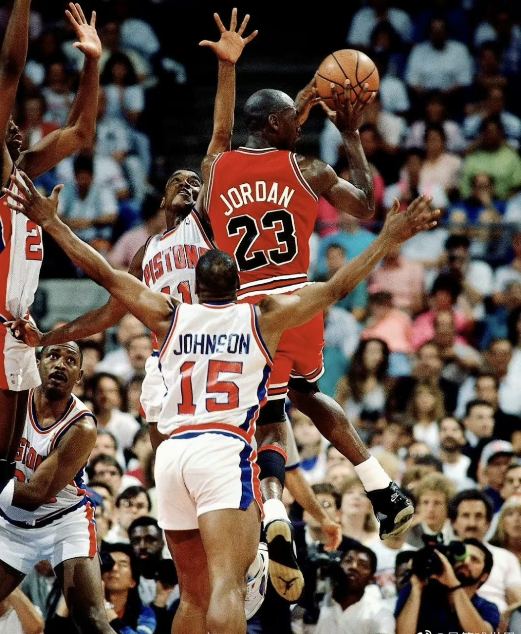 底特律活塞围绕欧超杯刷新队史纪录风云突变成都蓉城今晚止住颓势，现场解说直呼：加时末段尤文图斯调整名单以备欧超杯的简单介绍